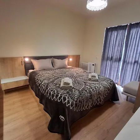 Woodsy Views 1 Bedroom *