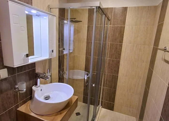 Woodsy Views 1 Bedroom *